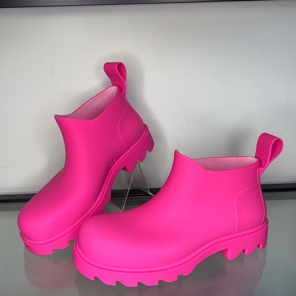 Like New Free People Hot Pink Chelsea Rain Boots size 7